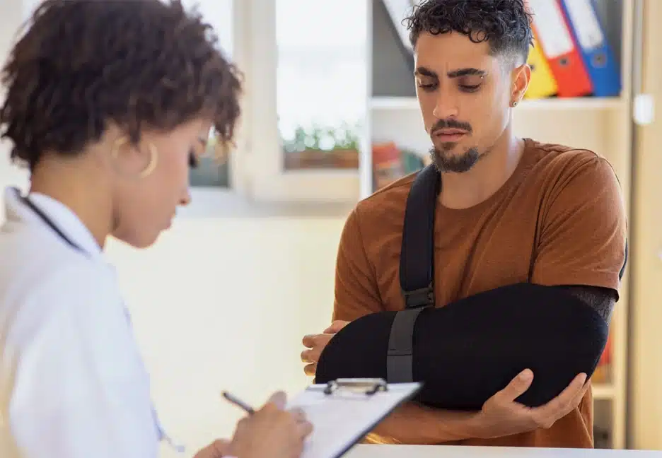 injured person with doctor